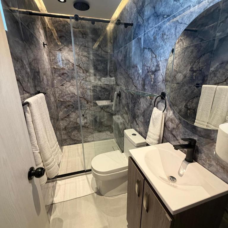 Del Mar City View - Deluxe King Studio - 5