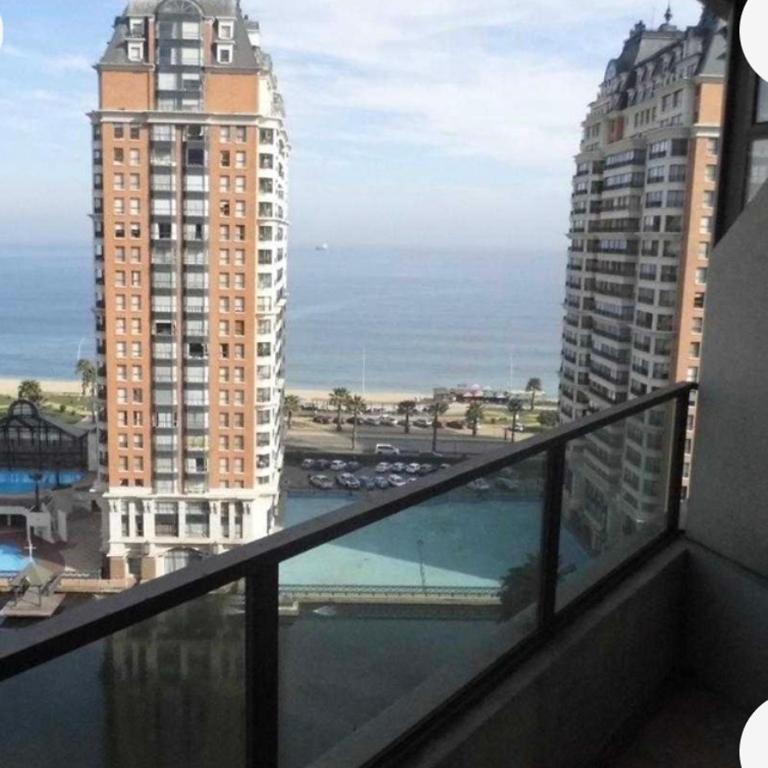 Piso con vista al mar céntrico precio único - Three-Bedroom Apartment - 4
