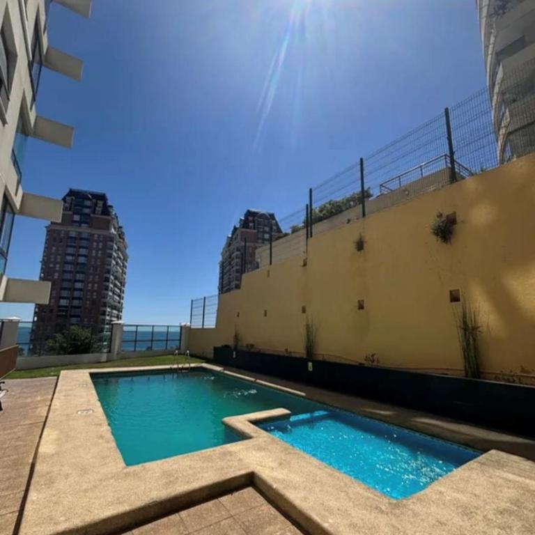 Piso con vista al mar céntrico precio único - Three-Bedroom Apartment - 3