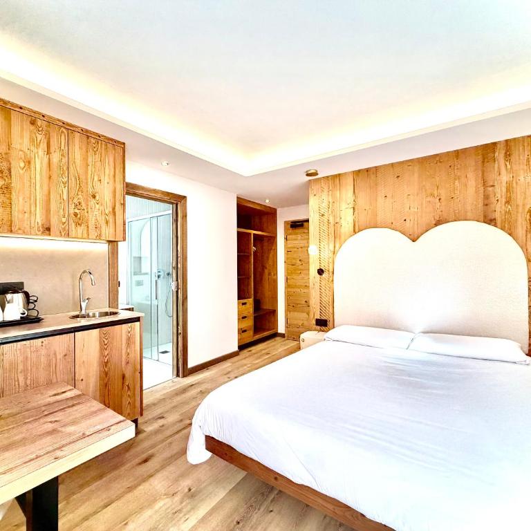 B&B Family Accommodation Canazei BIKE FRIENDLY - Camera Matrimoniale Deluxe con Balcone - 3