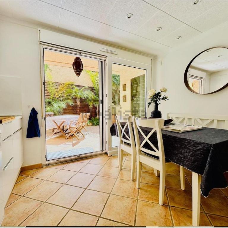 Seaview Home - Three-Bedroom House - 14
