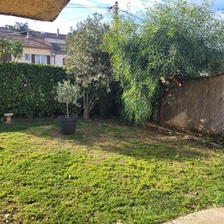 Maison 6 personnes avec jardin - Villa 2 Chambres - 13