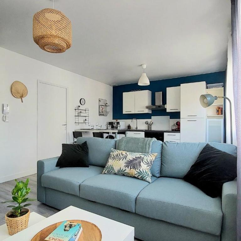 F2 between Cathedral and Basilica - Two-Bedroom Apartment - 1