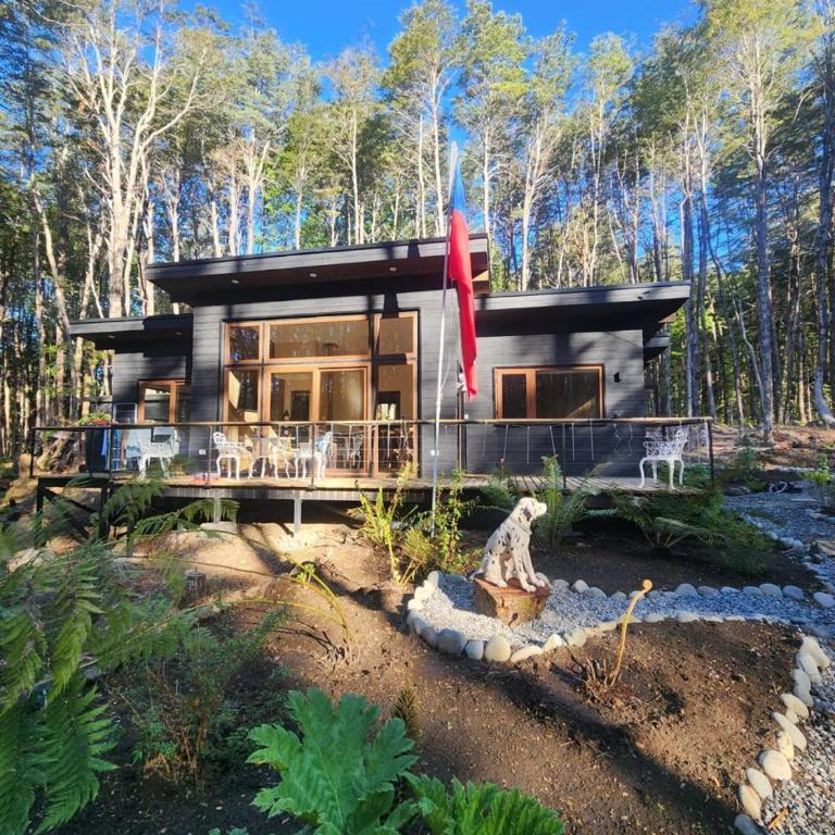 Casa en el Bosque, completa desconexión, Pucón - Three-Bedroom House - 1