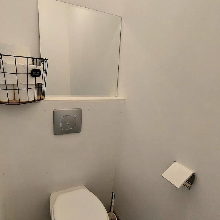 F2 between Cathedral and Basilica - Two-Bedroom Apartment - 24