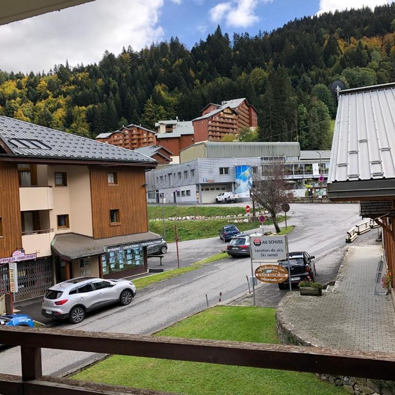 Le Relai S34 - Grand et lumineux studio avec coin montagne 4-6 pers avec WIFI, 50m des pistes, grand balcon exposé SUD, DRAPS NON COMPRIS - Studio - Vue sur Montagne - 10