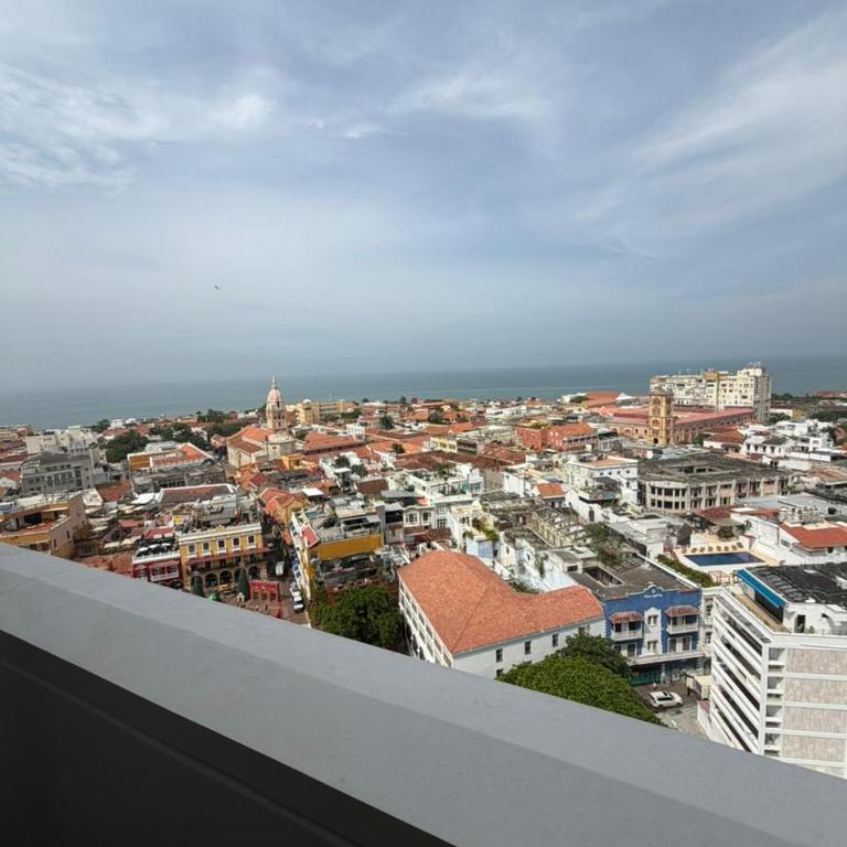 Del Mar City View - Deluxe One-Bedroom Apartment with City View - 3