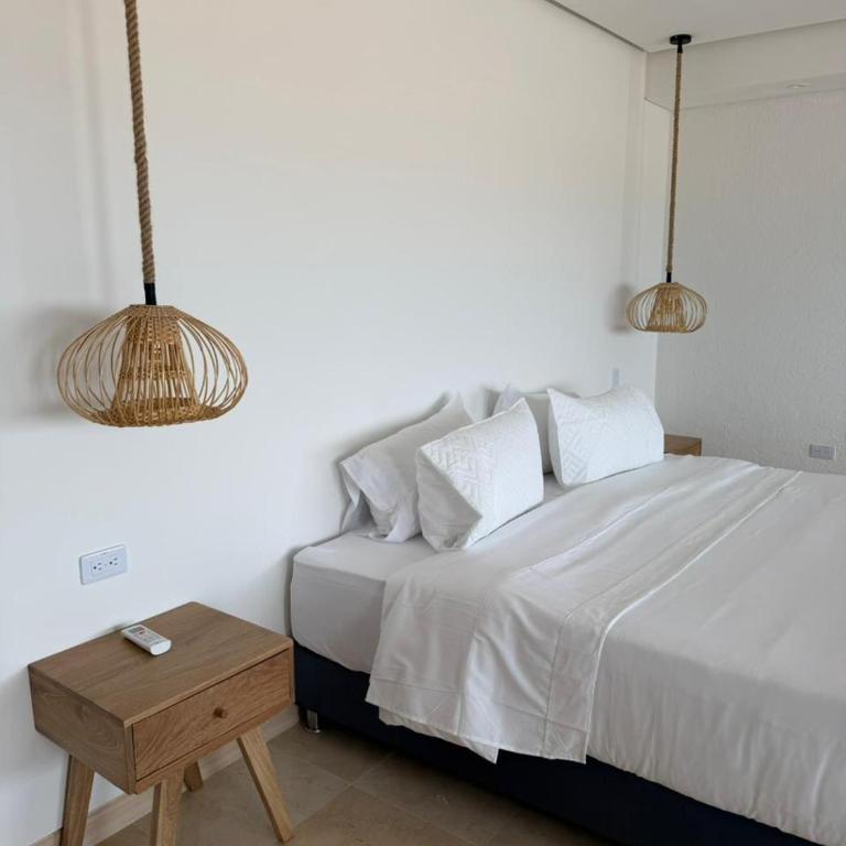 Del Mar City View - Deluxe One-Bedroom Apartment with City View - 4
