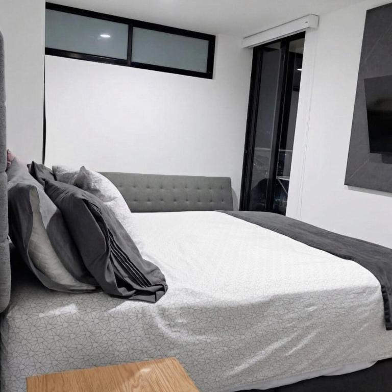 Cómodo apartaestudio - nuevo - excelente ubicación - Apartamento de 1 Dormitorio con balcón y vistas a la ciudad - 4
