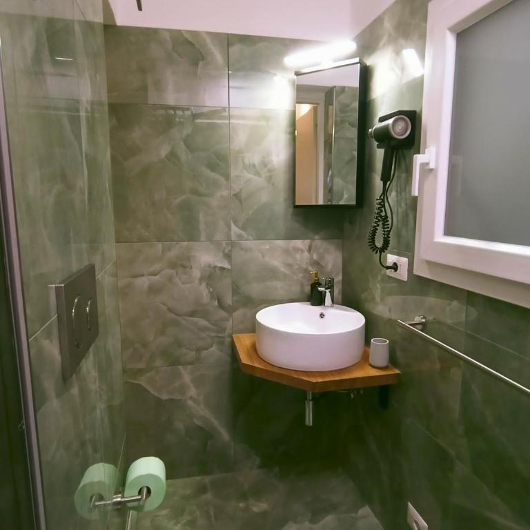 The column of Campo de' Fiori - Appartamento con 1 Camera da Letto - 25