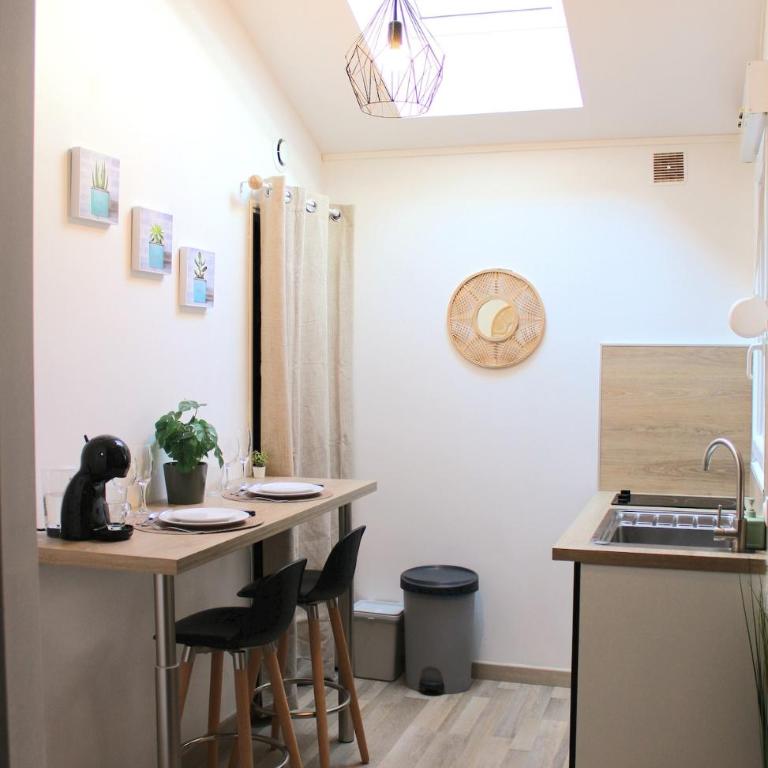 Studio with bedroom near train station - Apartamento de 1 dormitorio - 2