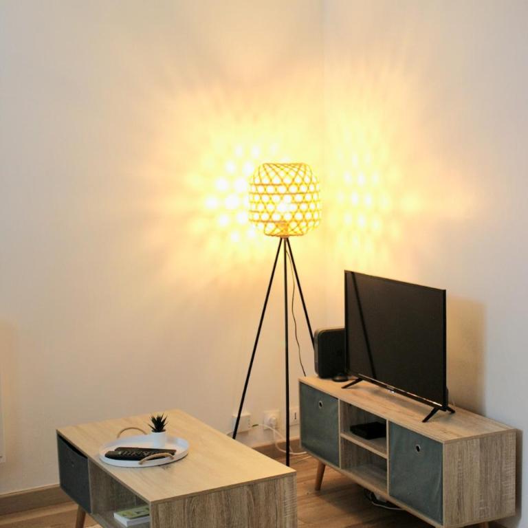 Studio with bedroom near train station - Apartamento de 1 dormitorio - 17