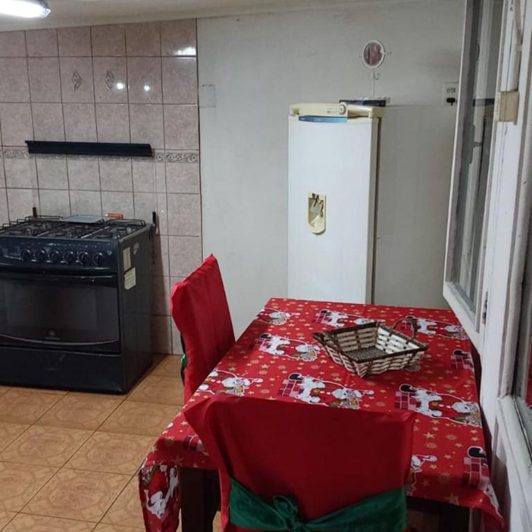 Amplia casa a 2 cuadras del centro de Temuco! estacionamiento - Two-Bedroom House - 5