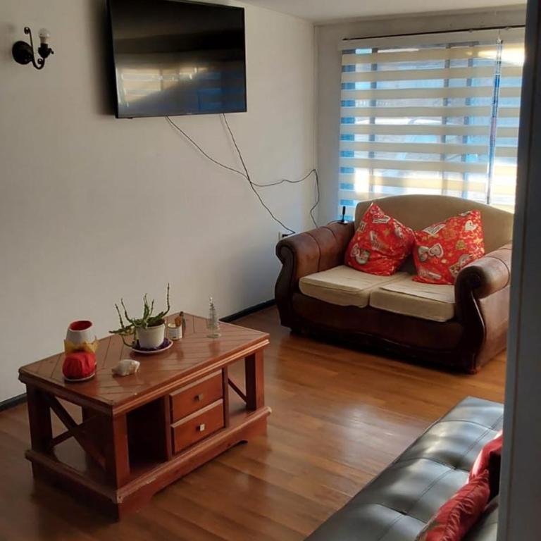 Amplia casa a 2 cuadras del centro de Temuco! estacionamiento - Two-Bedroom House - 11