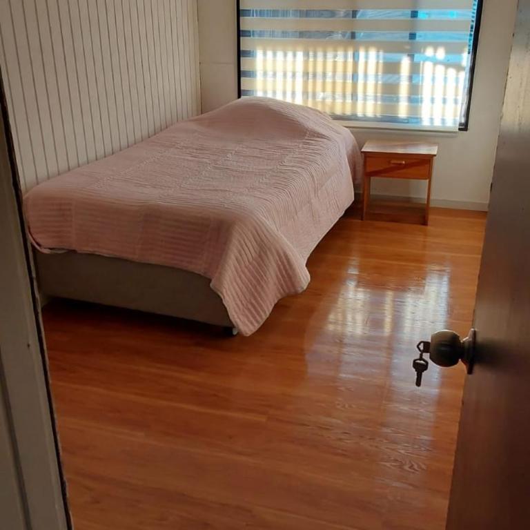 Amplia casa a 2 cuadras del centro de Temuco! estacionamiento - Two-Bedroom House - 14