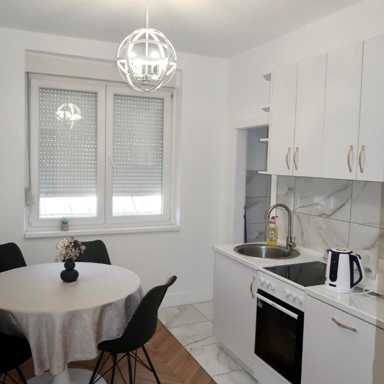 Centar Lux - One-Bedroom Apartment - 2