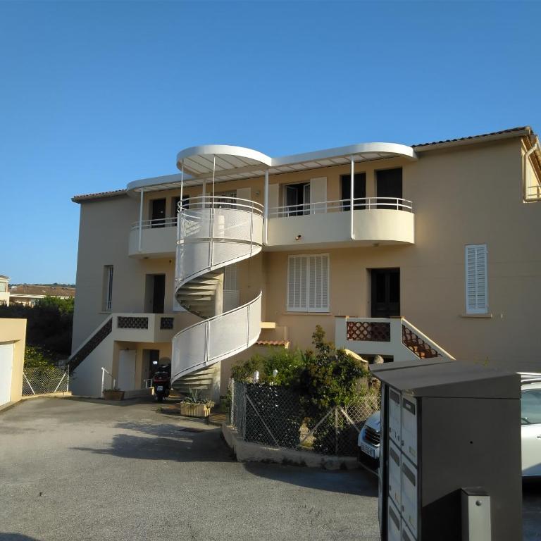 Saint Roch - Three-Bedroom Apartment - 2