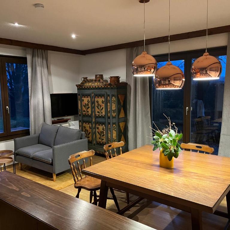 "Haus im Grünen" Ferienhaus mit Sauna direkt am Ossiacher See und an der Gerlitzen Alpe - Haus mit 3 Schlafzimmern - 1