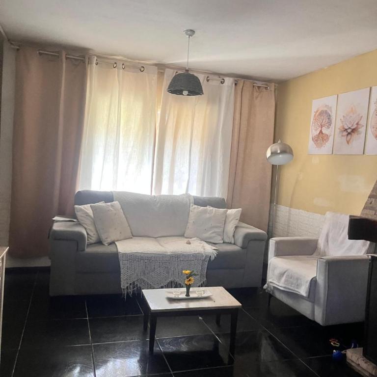 Chuy home - Three-Bedroom House - 11