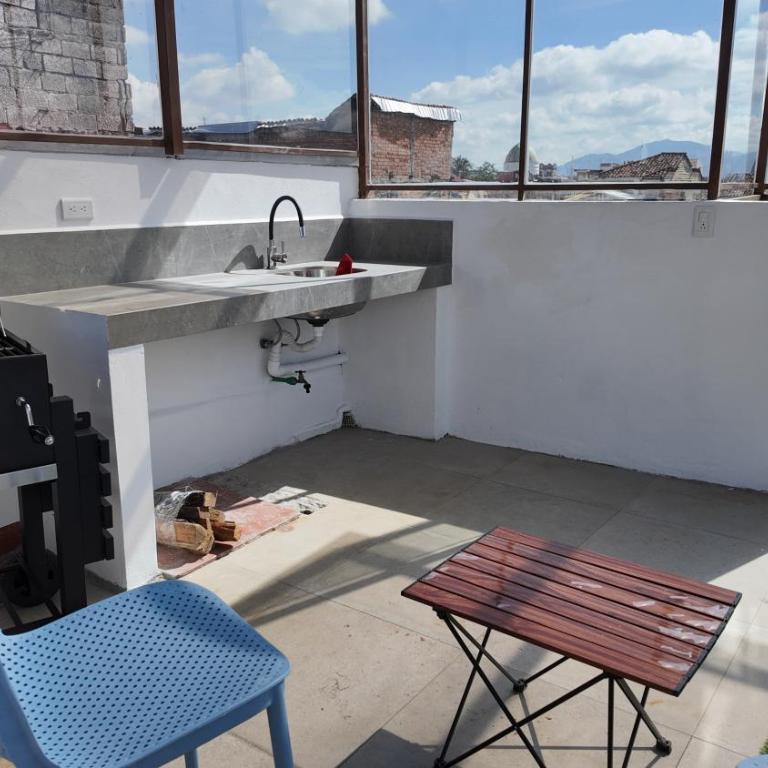 Departamento familiar en el Corazon de Cuenca - Habitación Doble con vistas a la montaña - 7
