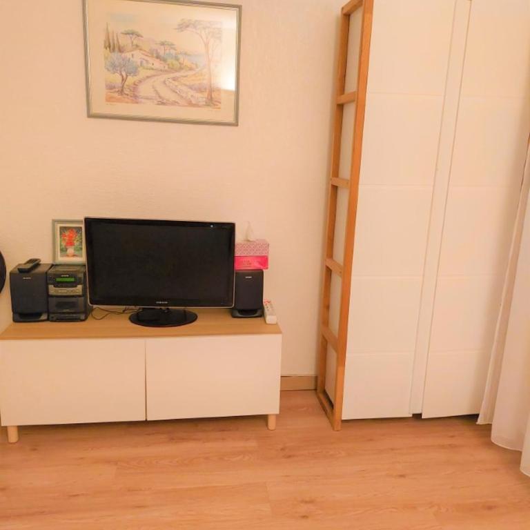 FREJUS proche plage - Location Appartement F2 climatisé avec balcon - Appartamento con 1 Camera da Letto - 4