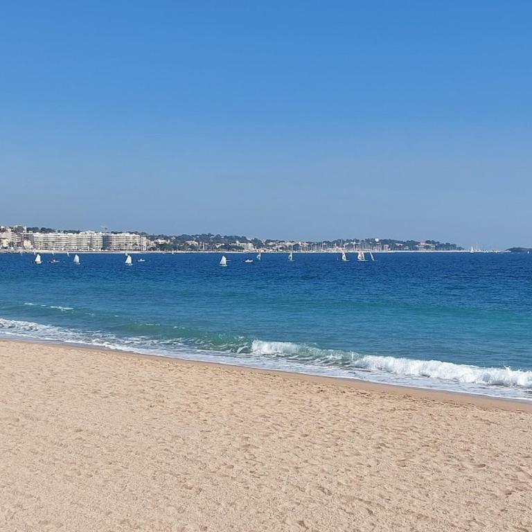 FREJUS proche plage - Location Appartement F2 climatisé avec balcon - Appartamento con 1 Camera da Letto - 6