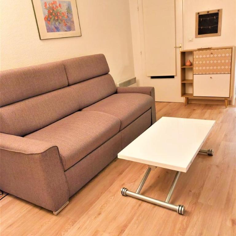 FREJUS proche plage - Location Appartement F2 climatisé avec balcon - Appartamento con 1 Camera da Letto - 8