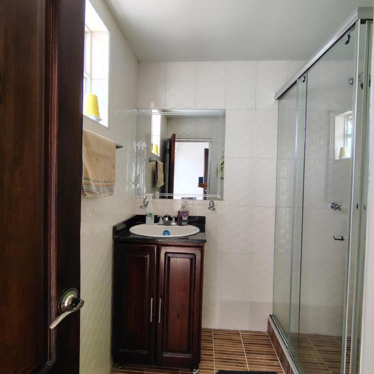 Hospedaje en casa familia - Habitación Doble con baño privado - 7