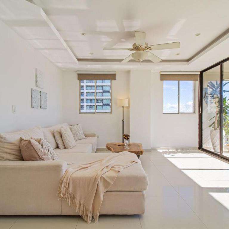 Bocagrande Excelente Ubicacion Apto CONFORT con una gran vista al MAR y PLAYAS - Two-Bedroom Apartment - 12