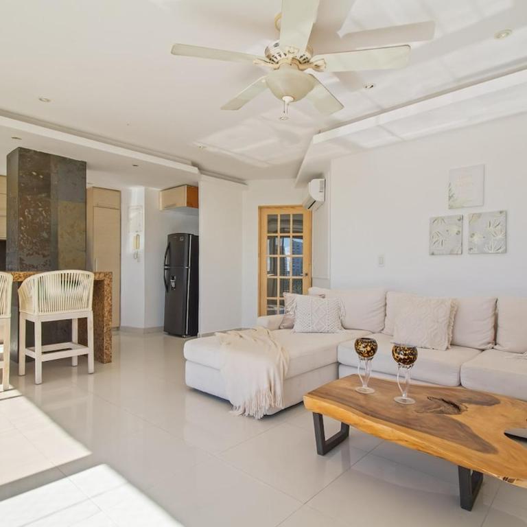 Bocagrande Excelente Ubicacion Apto CONFORT con una gran vista al MAR y PLAYAS - Two-Bedroom Apartment - 25