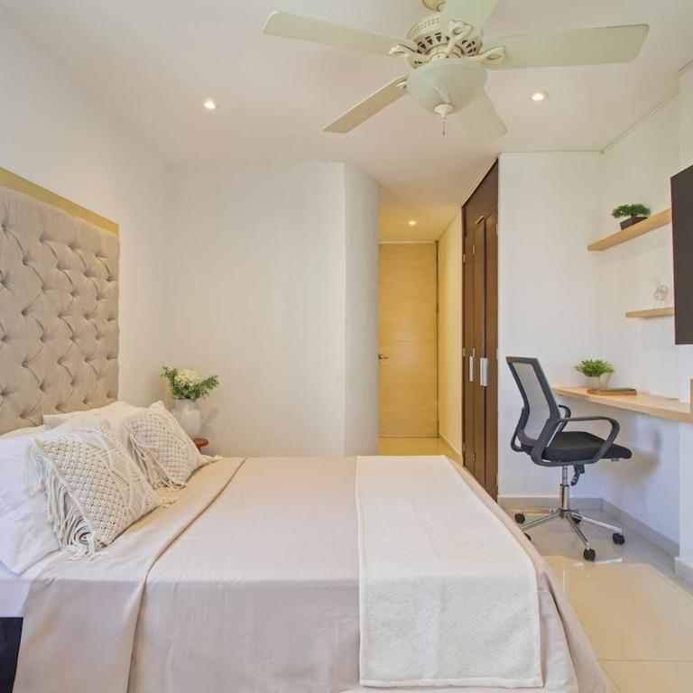 Bocagrande Excelente Ubicacion Apto CONFORT con una gran vista al MAR y PLAYAS - Two-Bedroom Apartment - 2