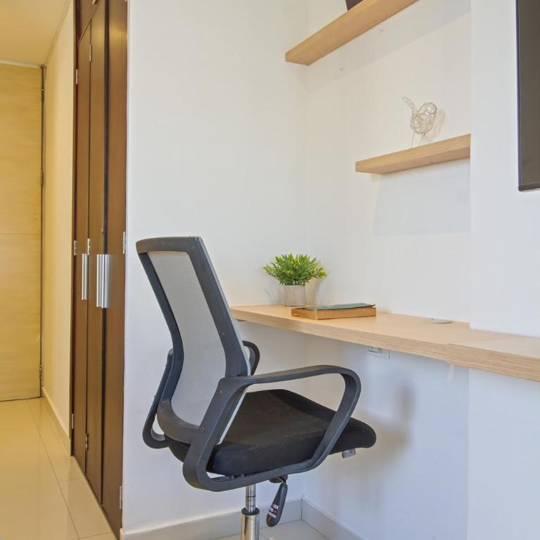 Bocagrande Excelente Ubicacion Apto CONFORT con una gran vista al MAR y PLAYAS - Two-Bedroom Apartment - 4