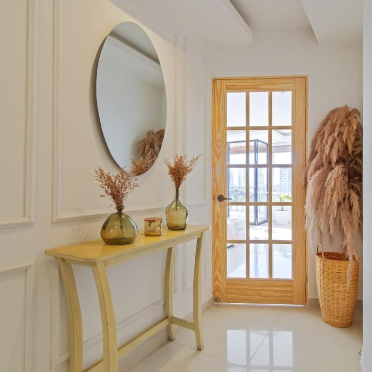 Bocagrande Excelente Ubicacion Apto CONFORT con una gran vista al MAR y PLAYAS - Two-Bedroom Apartment - 5