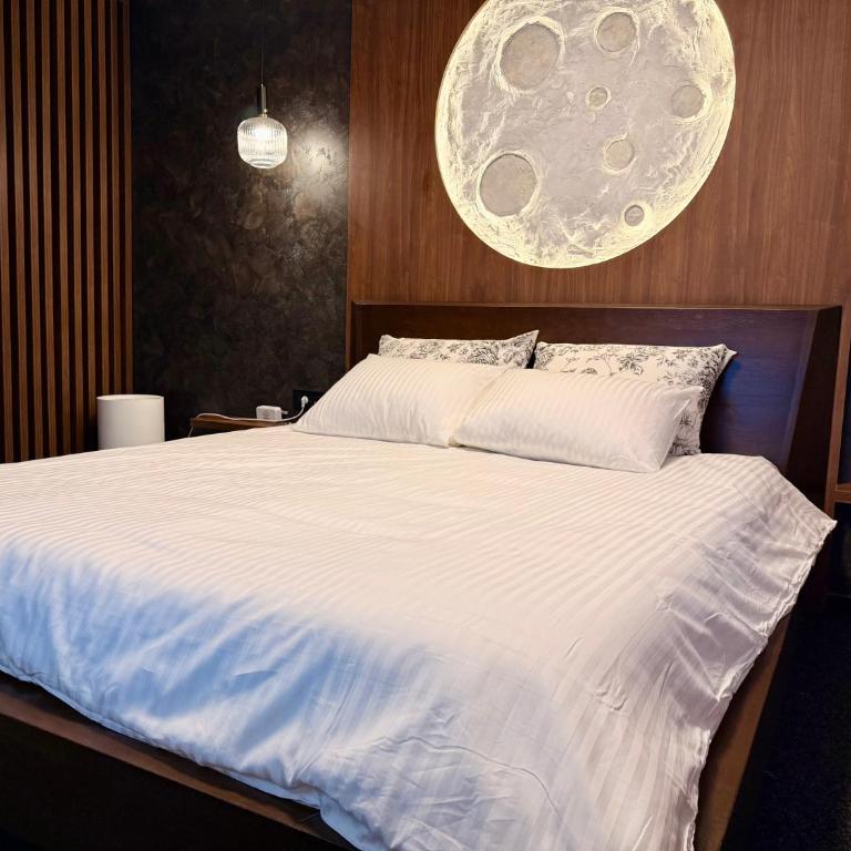 Moon Apartment Belgrade - private Jacuzzi - Deluxe Apartment - 9