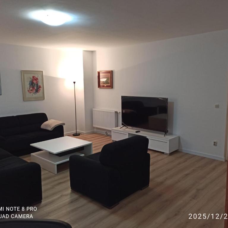 Urban Four Apartment, private Parking - Apartman sa 1 Spavaćom Sobom, Balkonom i Pogledom na Grad - 1