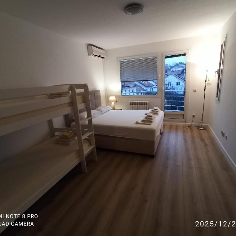 Urban Four Apartment, private Parking - Apartman sa 1 Spavaćom Sobom, Balkonom i Pogledom na Grad - 4