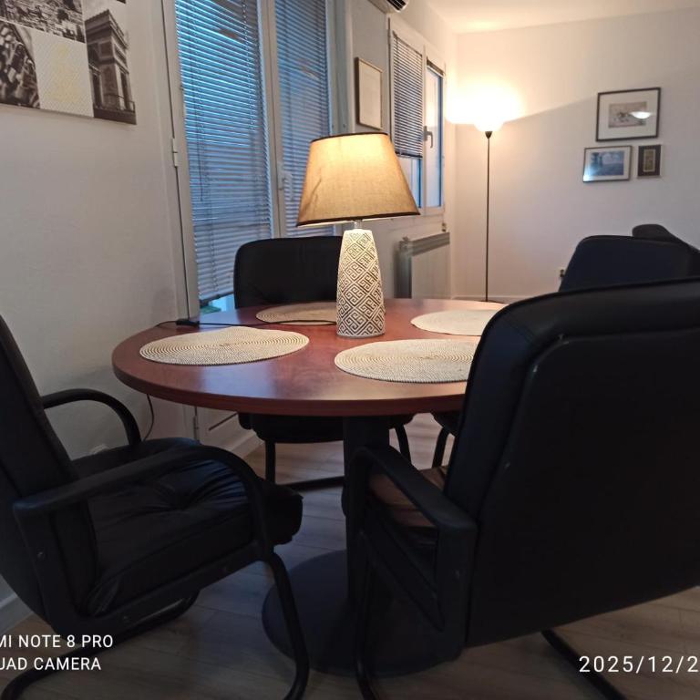 Urban Four Apartment, private Parking - Apartman sa 1 Spavaćom Sobom, Balkonom i Pogledom na Grad - 5