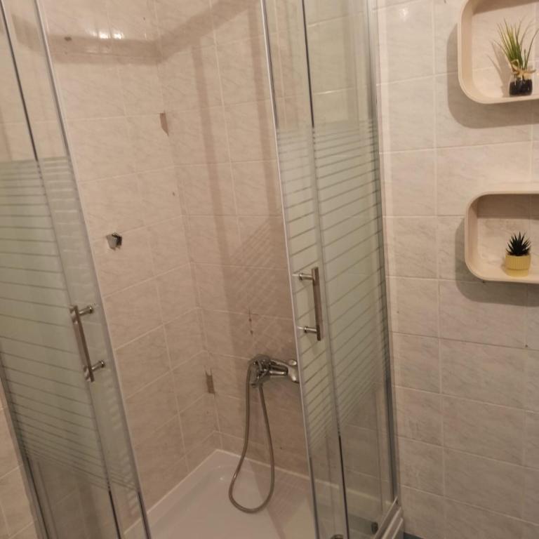 Urban Four Apartment, private Parking - Apartman sa 1 Spavaćom Sobom, Balkonom i Pogledom na Grad - 7