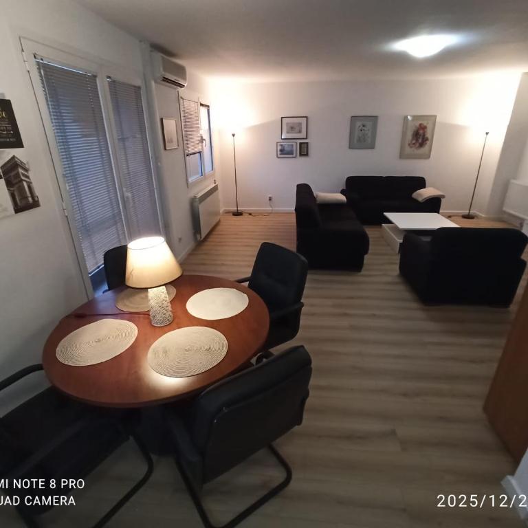 Urban Four Apartment, private Parking - Apartman sa 1 Spavaćom Sobom, Balkonom i Pogledom na Grad - 10