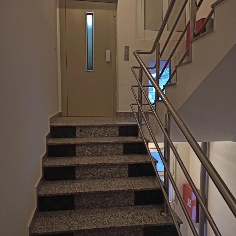 Urban Four Apartment, private Parking - Apartman sa 1 Spavaćom Sobom, Balkonom i Pogledom na Grad - 13