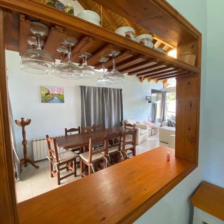 Hermosa Casa en Pinamar Norte, 3 cuadras de la playa - Casa de 3 dormitorios - 2