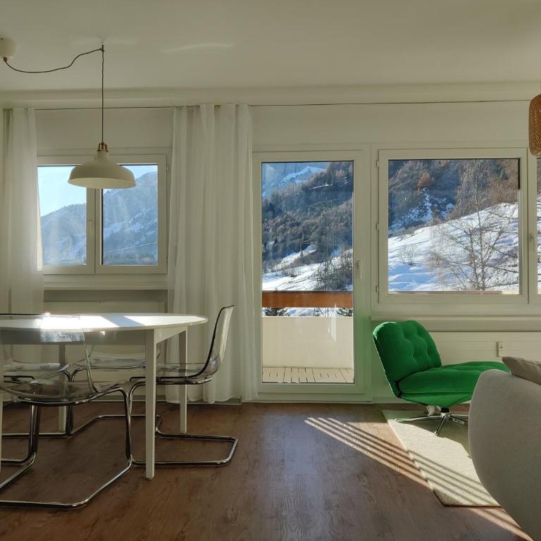 Big studio, just renovated, great views, with free parking - Apartamento de 1 dormitorio - 2