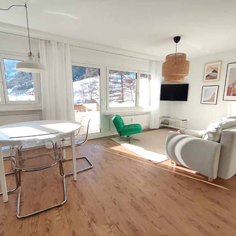 Big studio, just renovated, great views, with free parking - Apartamento de 1 dormitorio - 1