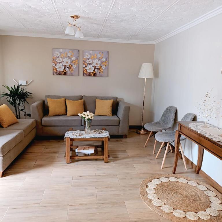 Casa familiar de 2 dormitorios con parqueadero en Cuenca - Casa de 2 dormitorios - 1