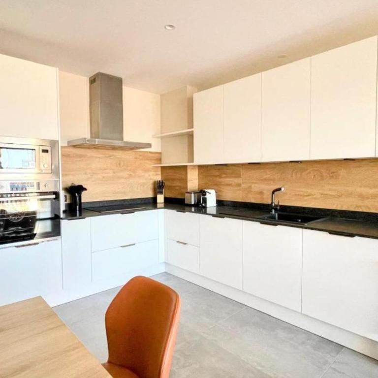 Appartement T4 moderne avec terrasse vue mer - Three-Bedroom Apartment with Marina View - 4