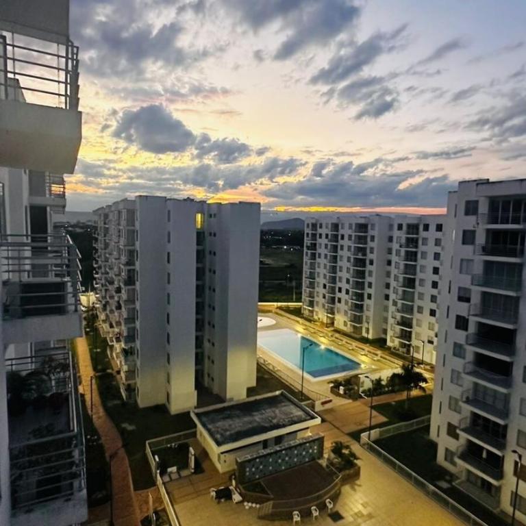 Apto con balcón con vista verde y 4 piscinas - Apartamento de 3 dormitorios - 5