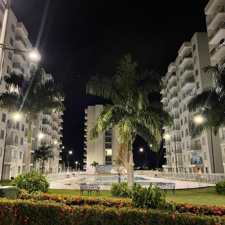 Apto con balcón con vista verde y 4 piscinas - Apartamento de 3 dormitorios - 18
