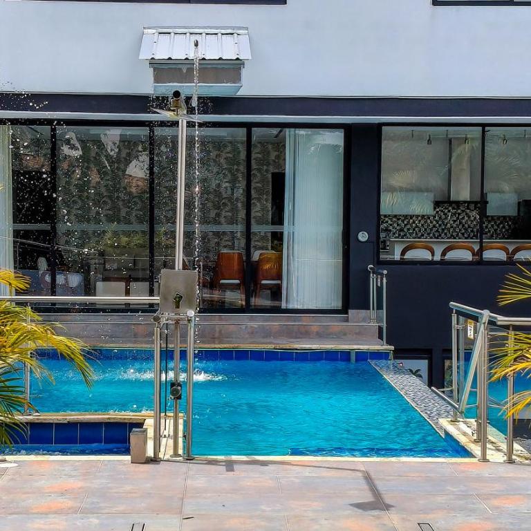 The Palms Hotel - Deluxe Double Room with Two Double Beds - 11