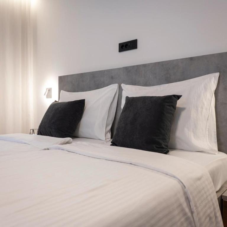 Crystal Apartments Old Town Sarajevo - Deluxe One-Bedroom Apartment - 11