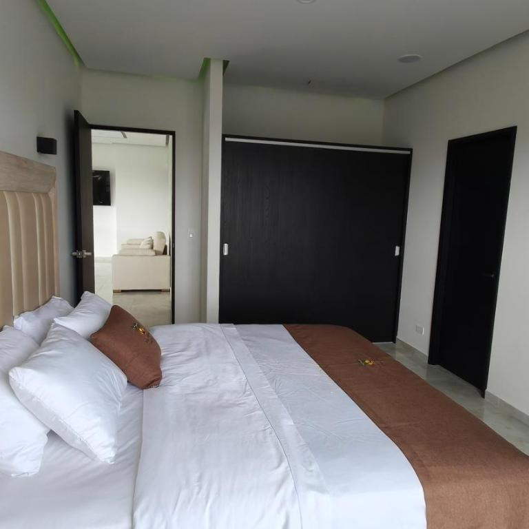 The Palms Hotel - Deluxe Double Room with Two Double Beds - 14
